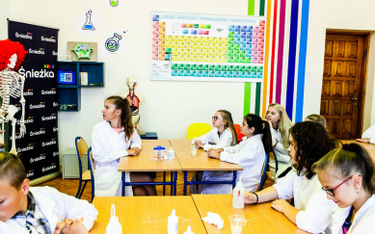 „Koloratorium" zmienia polskie szkoły