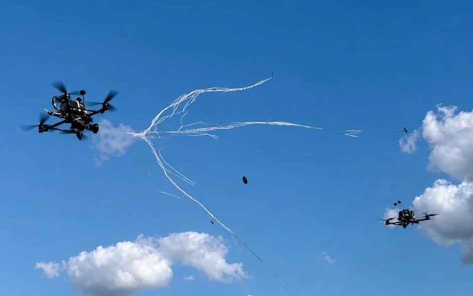 Ukraińska firma WINFLY zaprezentowała WINFLY Spider - przechwytujący dron wyposażony w wyrzutnię sie