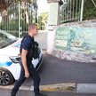 Policjant przed Muzeum Renoira, z którego skradziono cztery obrazy