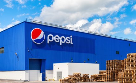 Carrefour wstrzymał sprzedaż towarów PepsiCo najpierw we Francji, a następnie w Belgii, Polsce, Hisz