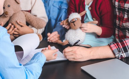 Szwecja przestanie adoptować dzieci z innych krajów? Raport specjalnej szwedzkiej komisji wspomina o