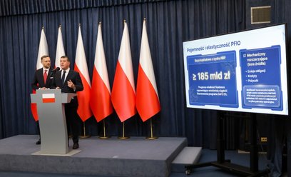 Szef Kancelarii Prezydenta RP Zbigniew Bogucki (L) i doradca społeczny prezydenta Karola Nawrockiego