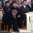 Aleksander Kwaśniewski jako prezydent uczestniczył w uroczystościach religijnych. Na zdjęciu - prezy