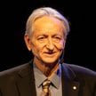 Geoffrey Hinton zwraca uwagę na mroczną stronę sztucznej inteligencji i ryzyka związane z jej rozwoj