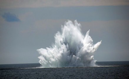 Świnoujście: Wydobyli minę z pogłębianego kanału