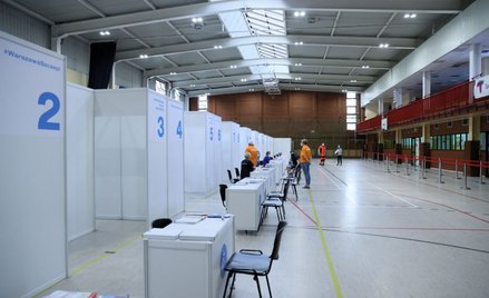 Koronawirus. Dlaczego należy szczepić na COVID nastolatków? Ekspert odpowiada