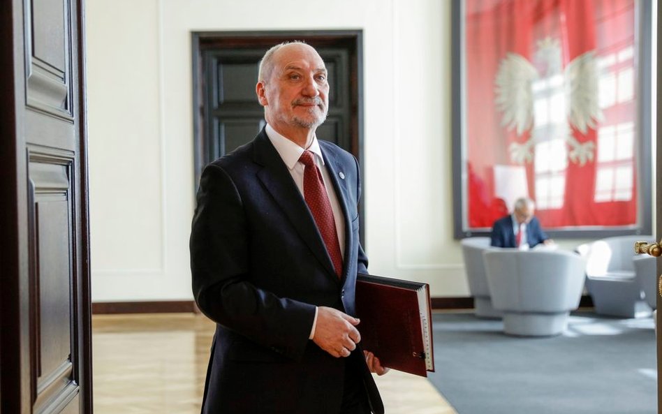„Kolumny Niepodległości”. MON chce stawiać w Polsce pomniki. Koszt: 5 milionów zł
