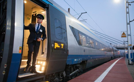 Konduktorzy PKP Intercity wreszcie z lepszym sprzętem do sprawdzania biletów