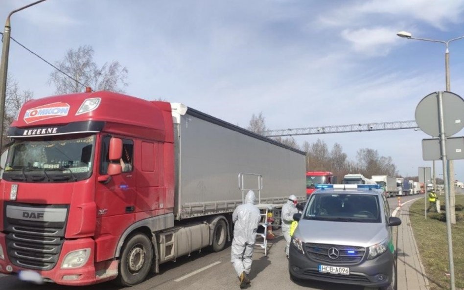 Gospodarka ruszyła, więcej ciężarówek na drogach