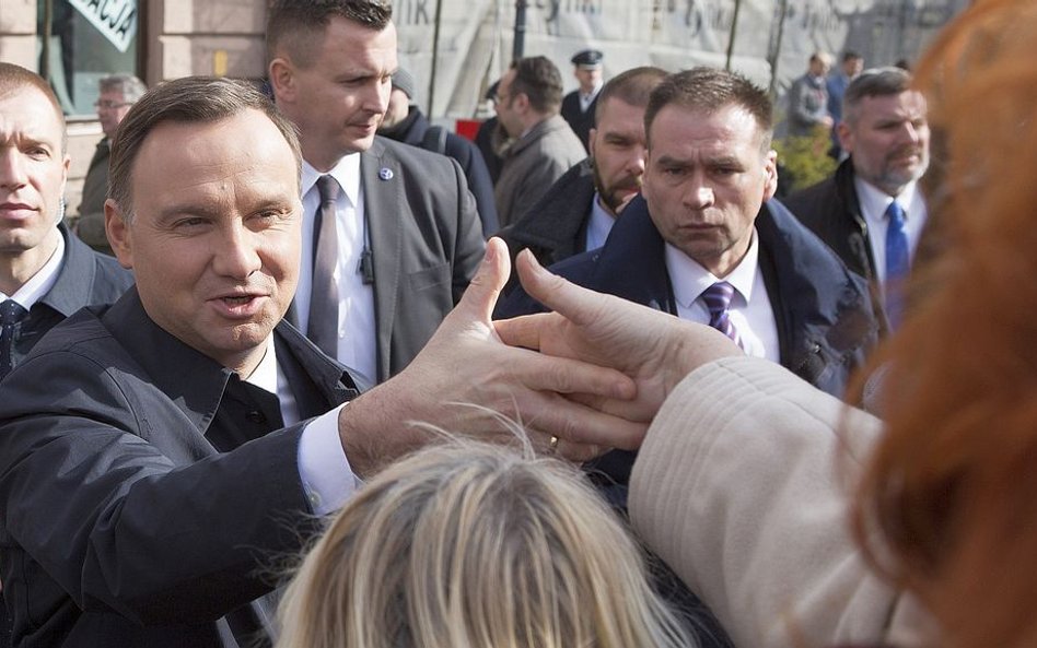 Szułdrzyński: Andrzej Duda znów dryfuje do centrum