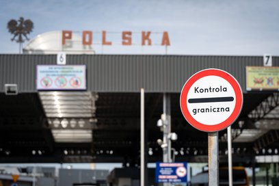 38-letniemu obywatelowi Ukrainy śledczy zarzucają aktywne organizowanie nielegalnego przekraczania g