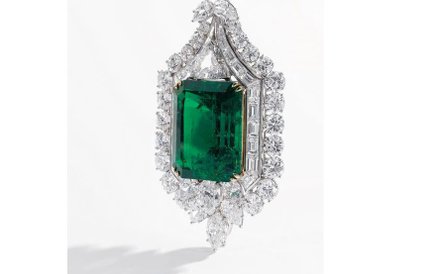 Broszka ze szmaragdem i diamentami z pracowni znanego jubilera Harry Winstona