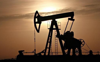 Dochody Rosji z eksportu ropy naftowej spadają z miesiąca na miesiąc