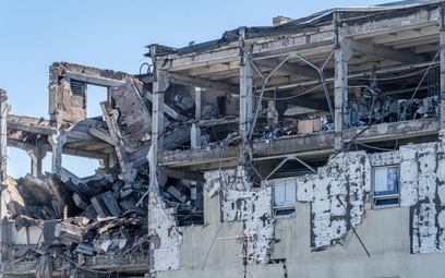 Charków. Zniszczony budynek drukarni wysadzony w powietrze przez rosyjską rakietę