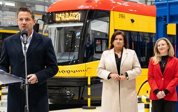 Informację o uzyskaniu funduszy z KPO przedstawił prezydent Warszawy Rafał Trzaskowski pod czas konf