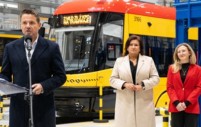 Informację o uzyskaniu funduszy z KPO przedstawił prezydent Warszawy Rafał Trzaskowski pod czas konf