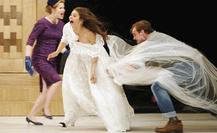 „Absolwent” – zdjęcie z próby w Teatrze Dramatycznym w Warszawie. Premiera w sobotę.