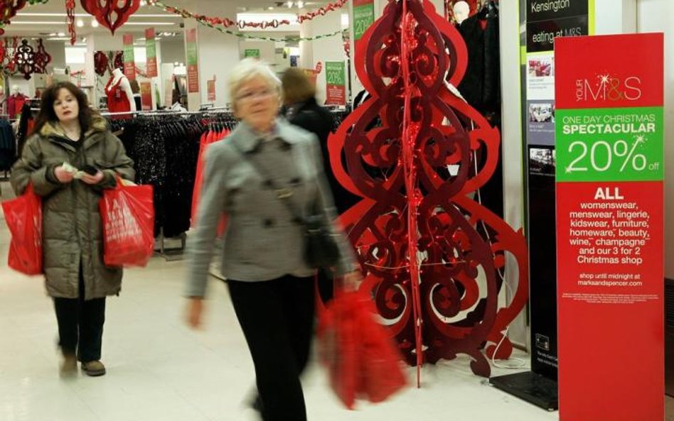 Przedświąteczne zakupy w londyńskim sklepie Marks&Spencer