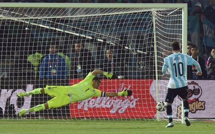 A potem przyszła seria rzutów karnych - Messi się nie pomylił...