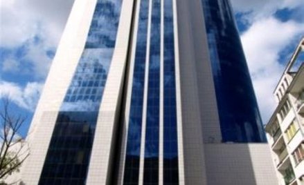 Na 28 piętrach Millennium Plaza znajduje się 34 tys. mkw. powierzchni komercyjnej