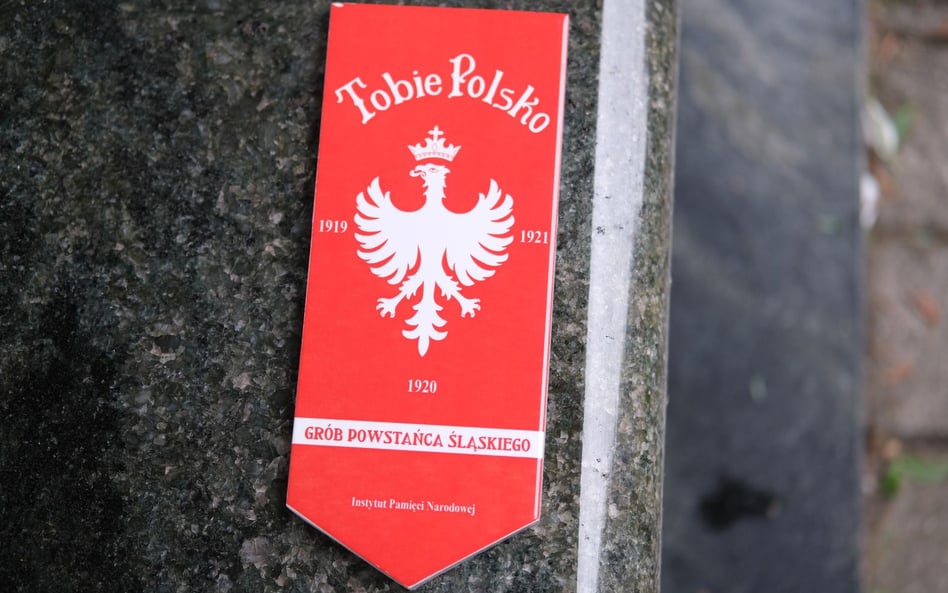 Oznaczony znakiem „Tobie Polsko” grób weterana walk o wolność i niepodległość Polski powstańca śląsk