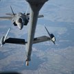 Amerykański śmigłowiec bojowy Boeing AH-64E Apache Guardian przerzucony na jedno z lotnisk na Łotwie