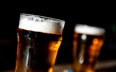 Francuzi wyleją piwo do ścieków. Przez pandemię koronawirusa
