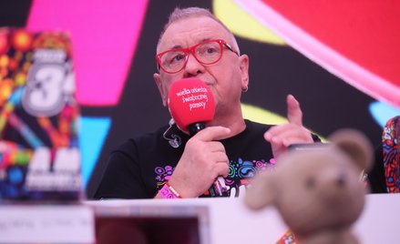 Prezes zarządu Fundacji Wielkiej Orkiestry Świątecznej Pomocy Jerzy Owsiak podczas konferencji praso