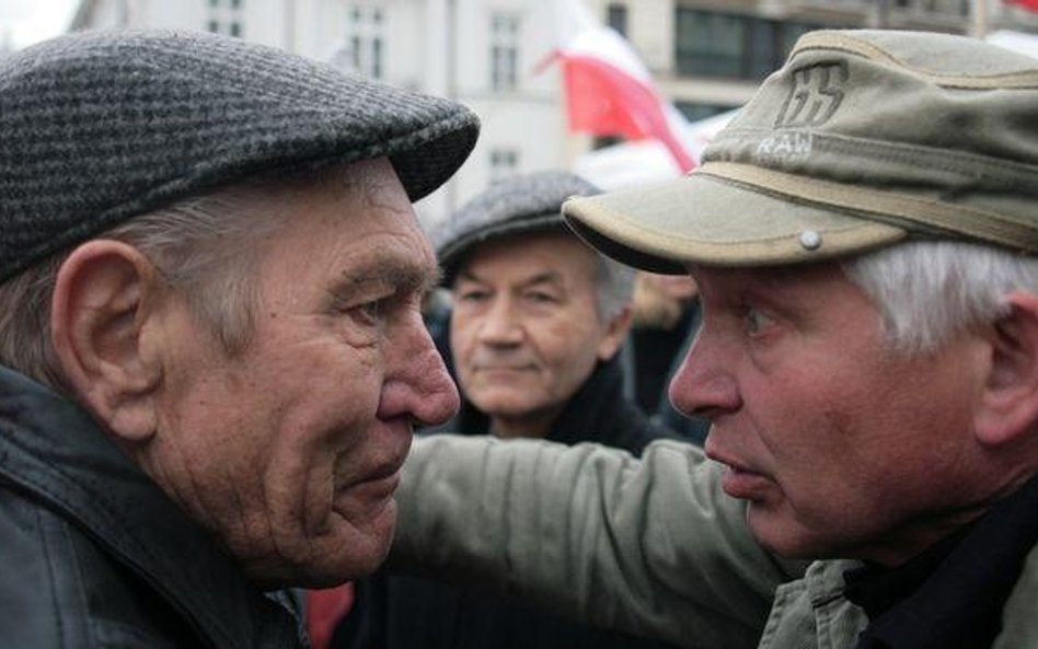 Solidarni 2010 protestują przed Pałacem Prezydenckim