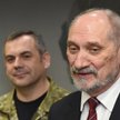 Dowódca Wojsk Obrony Terytorialnej Wiesław Kukuła (L) i minister obrony Antoni Macierewicz (P) podcz