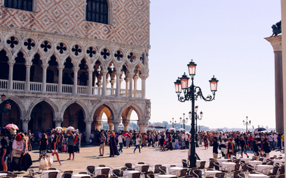 Wenecja jest jednym z najczęściej odwiedzanych przez turystów miast we Włoszech, w 2022 roku przyjec