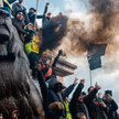 Atmosfera na protestach „żółtych kamizelek” była iście rewolucyjna – stawiano symboliczne gilotyny i