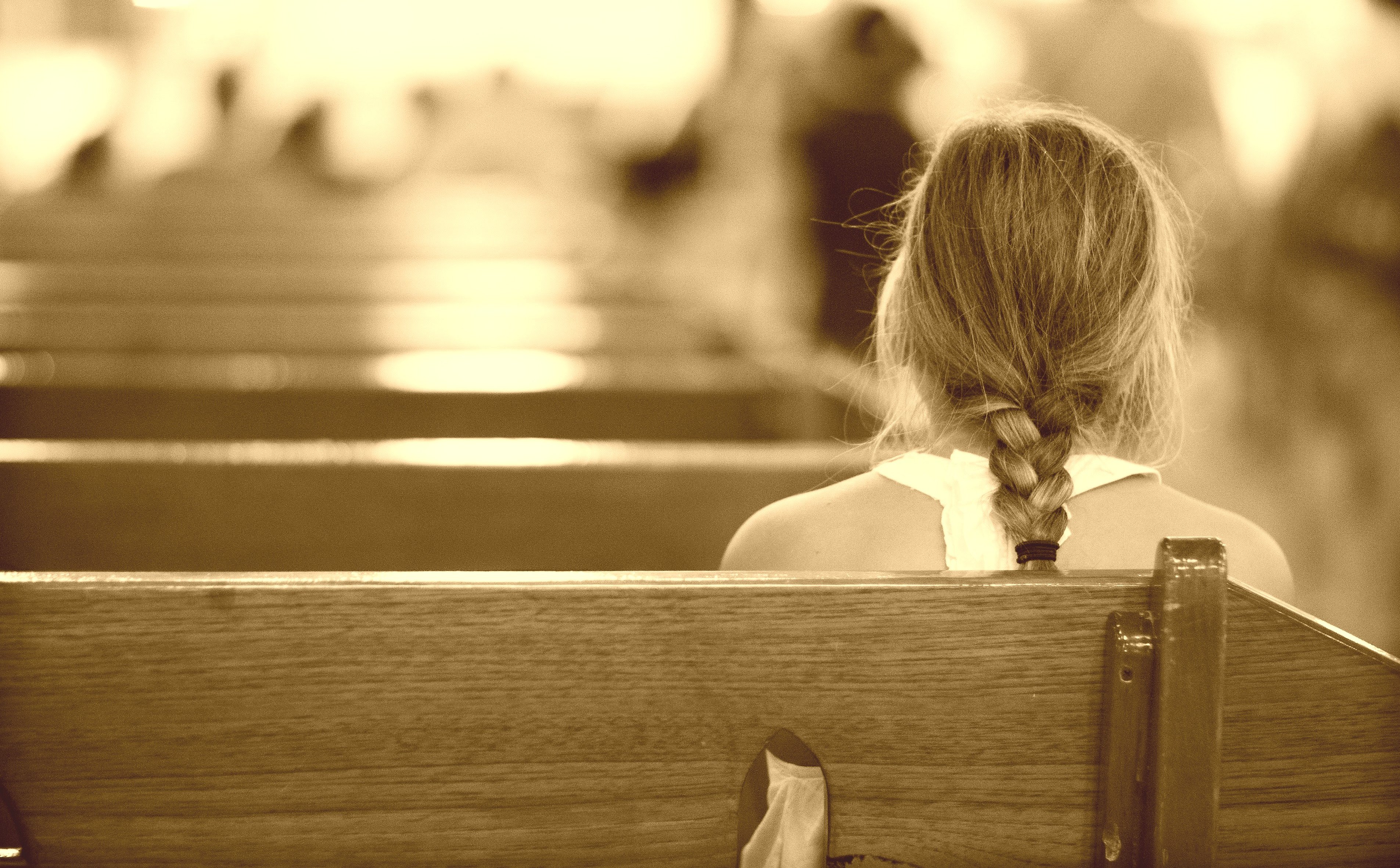 Od selfie do seksualnej przemocy. Ujawniamy kulisy bulwersującej sprawy księdza Ryszarda G.