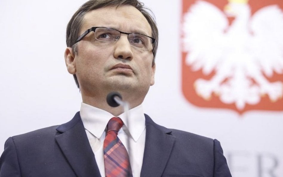 Rodzina Ziobrów oskarża lekarza. Pacjenci go bronią