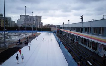 Infrastruktura toru łyżwiarskiego zakłóca spokój mieszkańców okolicznych bloków