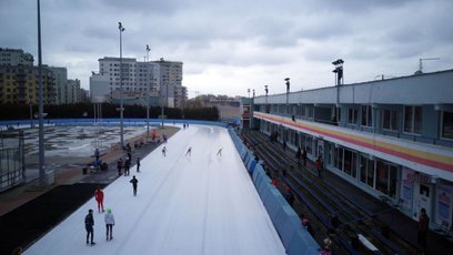 Infrastruktura toru łyżwiarskiego zakłóca spokój mieszkańców okolicznych bloków