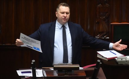 Przemysław Czarnek nie wyjaśnia, dlaczego zmieniał skład zespołu w kontrowersyjnym programie