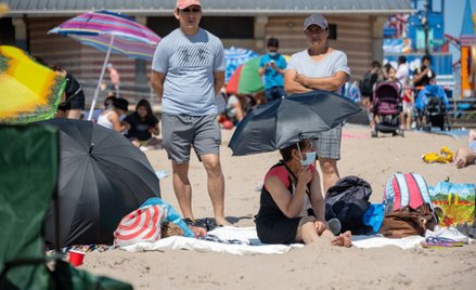 Według prezesa Traveldaty Polacy lekceważą obowiązek noszenia masek w pomieszczenicha zamkniętych, a