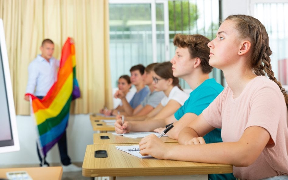 Temat edukacji zdrowotnej chwycili radykałowie. Sypią się zohydzające epitety: seksedukacja, gendere