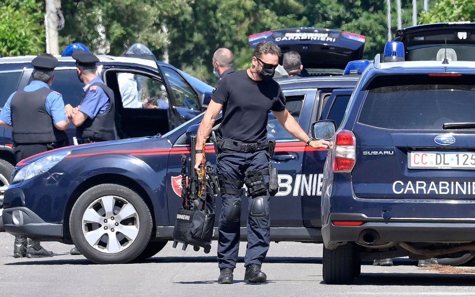 Włochy: Mężczyzna zaczął strzelać na ulicy. Wśród ofiar są dzieci