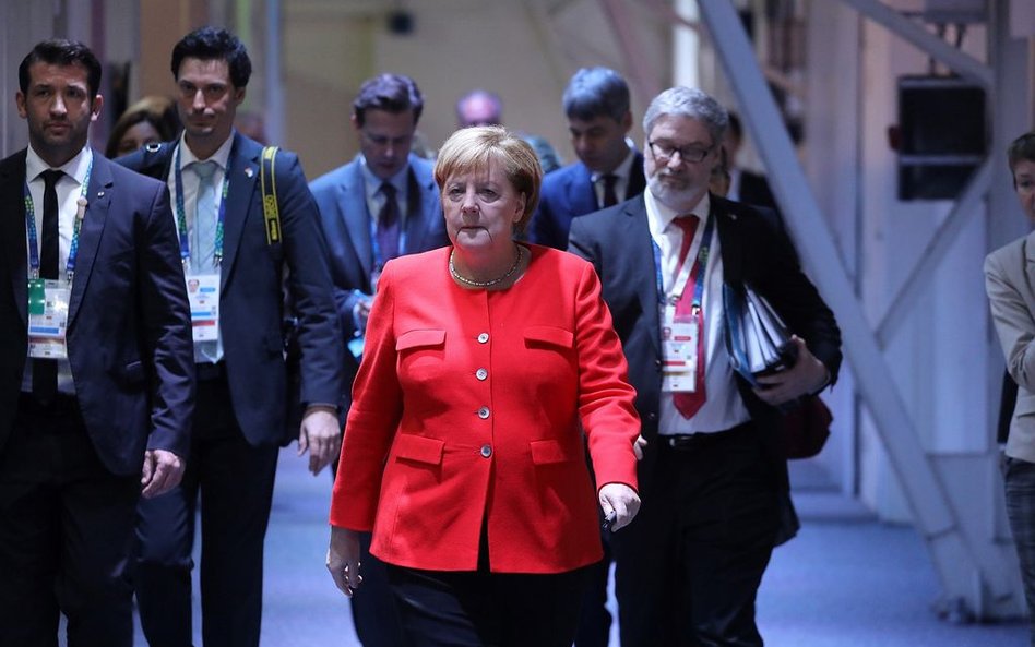 "Kim on jest?". Merkel ze ściągawką na spotkaniu z premierem Australii