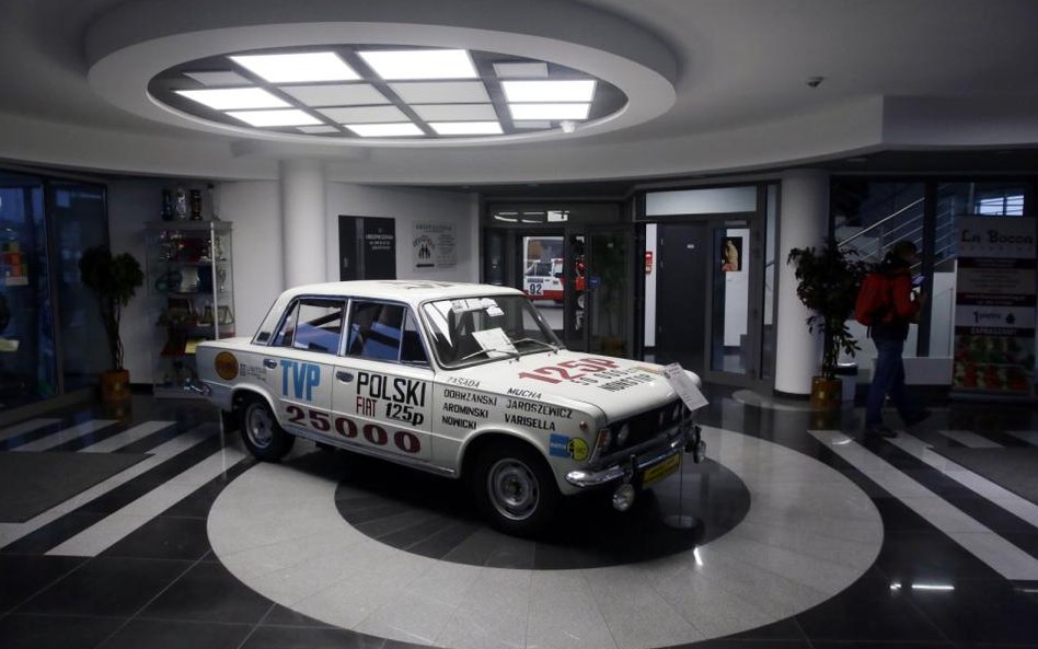 Prezentacja aut przed pierwszą w tym roku aukcją zabytkowych samochodów, organizowaną przez DESA Uni