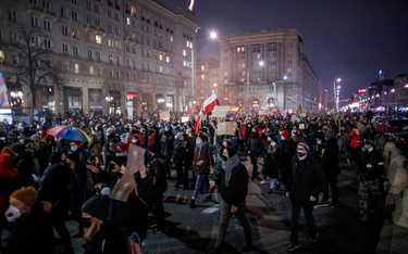 Protest w Warszawie przeciwko orzeczeniu TK