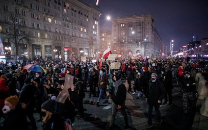 Protest w Warszawie przeciwko orzeczeniu TK