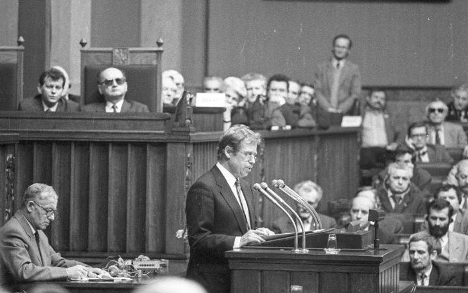 Prezydent Czechosłowackiej Republiki Federalnej Václav Havel przemawia w Sejmie. Warszawa, 25 styczn