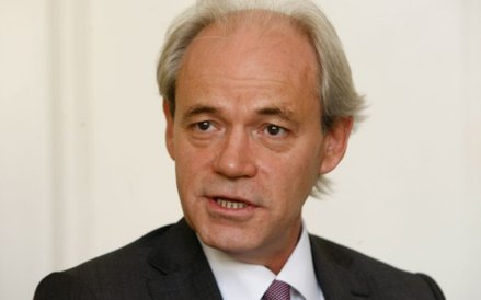 Adam Szejnfeld postawił na oszczędzanie w obcej walucie. Na koncie ma 469 tys. euro oraz 44 tys. zło