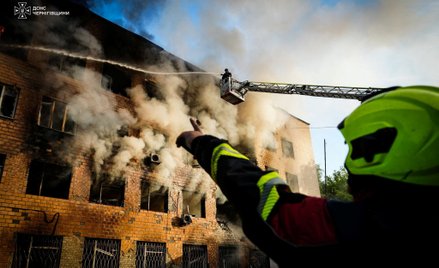Skutki rosyjskiego ataku dronów w Czernihowie