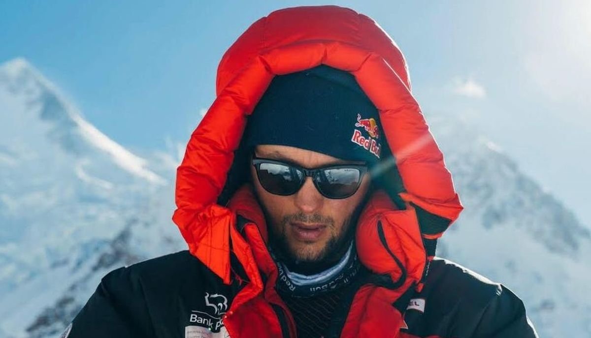 Kolejny sukces Polaków w Karakorum. Andrzej Bargiel zjechał na nartach z Everestu