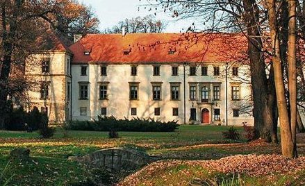 Spadkobiercy i gmina walczą o zamek w Suchej Beskidzkie