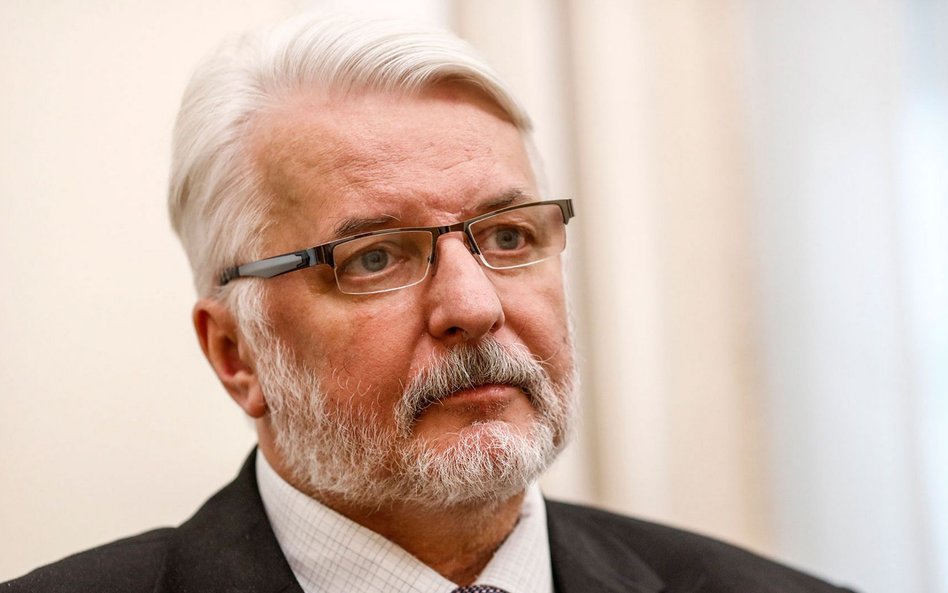 Paszporty covidowe. Waszczykowski: Niezaszczepieni sami się wykluczą